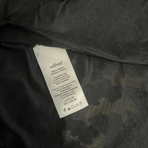 ARITZIA | Wilfred Anvers split-back Tee - Picture 6 of 8